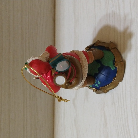 Vintage 1992 Coca Cola Santa Standing On The World Ornament - Picture 3 of 6